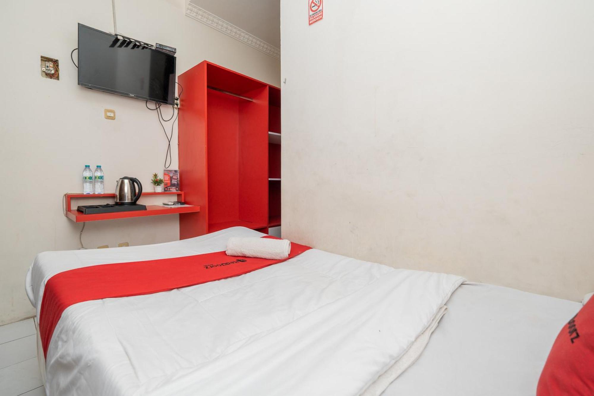 Reddoorz Plus @ Gunungsari Surabaya Kedurus Exterior photo