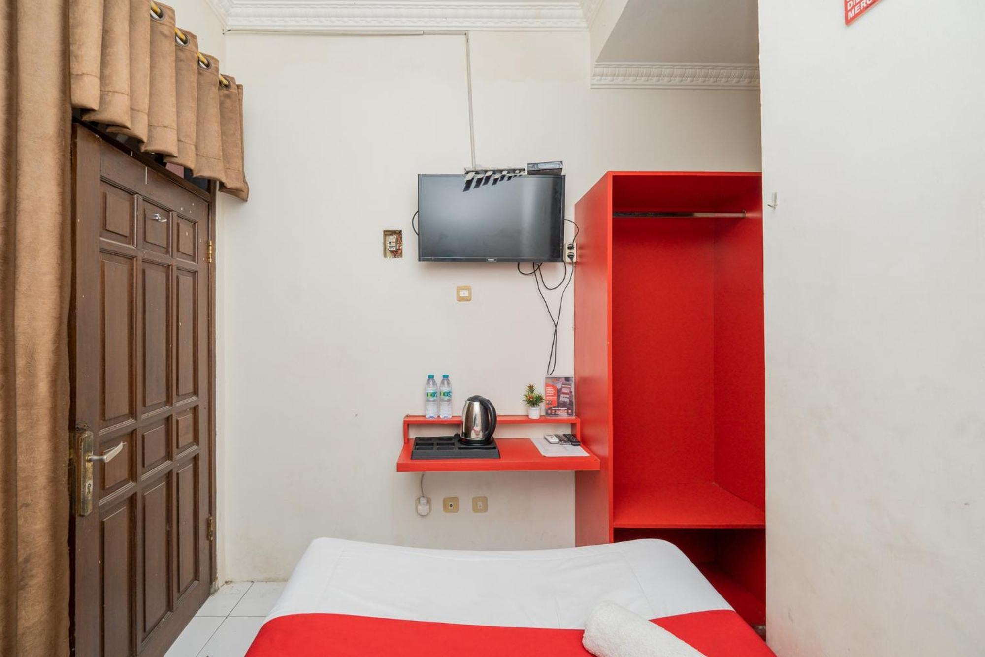 Reddoorz Plus @ Gunungsari Surabaya Kedurus Exterior photo