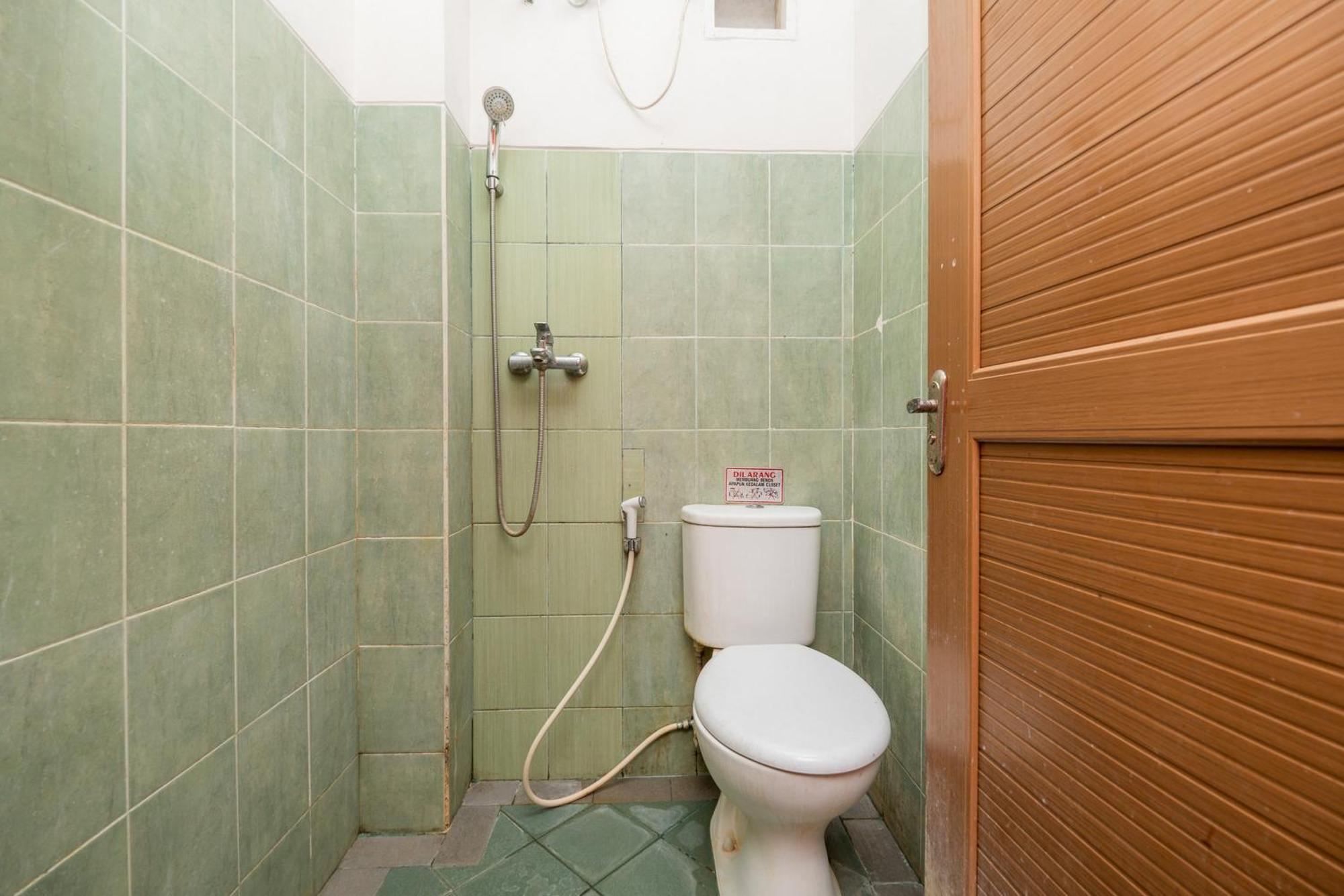 Reddoorz Plus @ Gunungsari Surabaya Kedurus Exterior photo